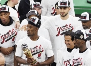 开云体育-NBA总决赛进入激烈角逐，球员拼尽全力