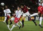 开云体育-体育竞技场上火光四射，胜负未定谁能笑到最后