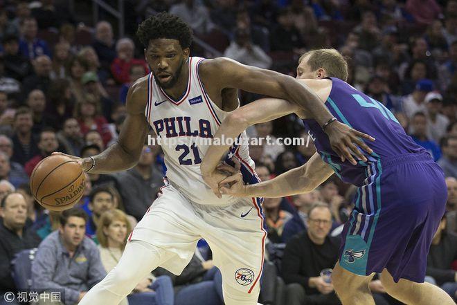 大帝希尔登场亮相，76人队击败黄蜂队