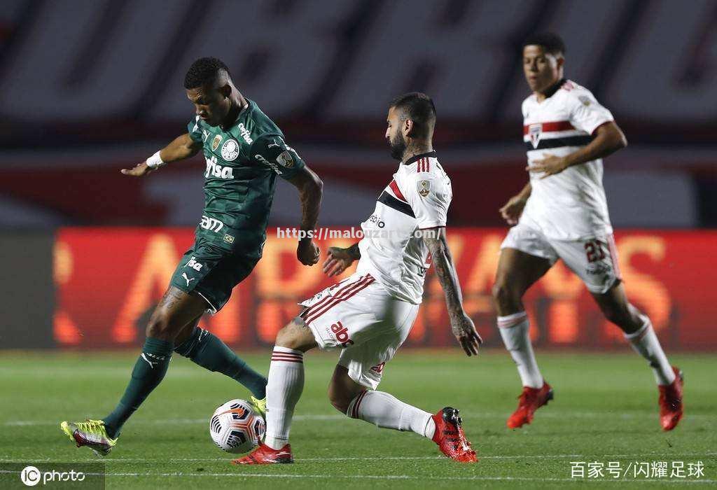 美国女子足球赛事最新战报：球场激战持续