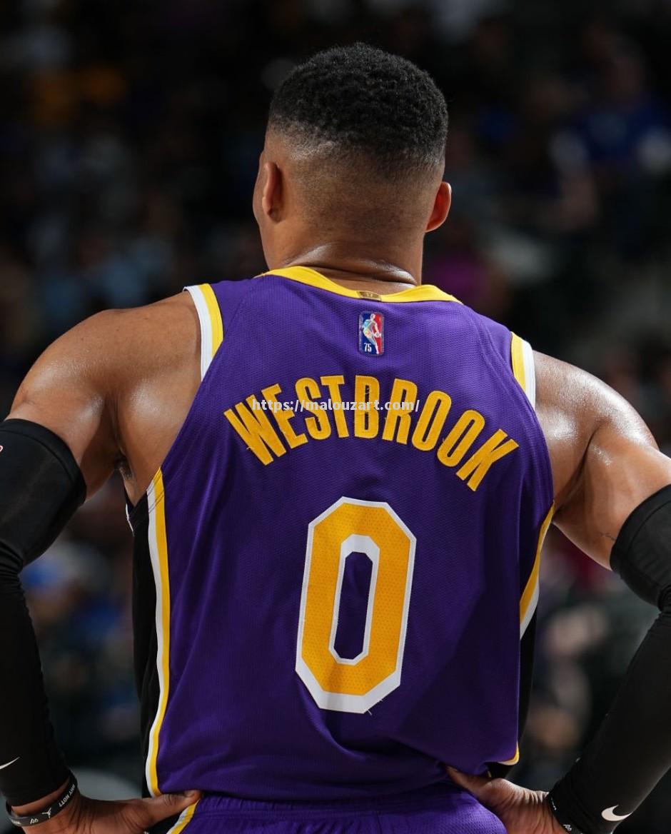 威少率领球队逆转胜出，实现战胜